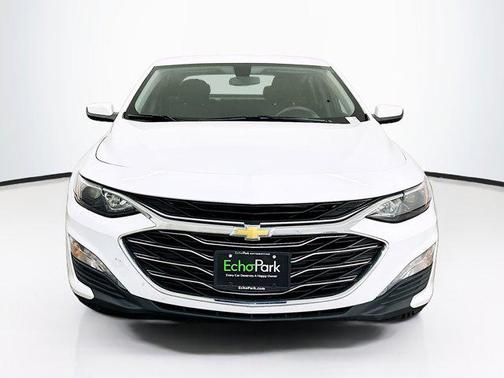 Summit White 2022 Chevrolet Malibu FWD LT