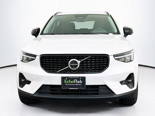 2025 Volvo XC40 B5 Plus Dark Theme