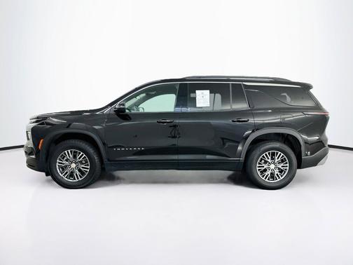 Mosaic Black Metallic 2025 Chevrolet Traverse LT