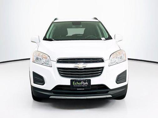 Summit White 2016 Chevrolet Trax LT