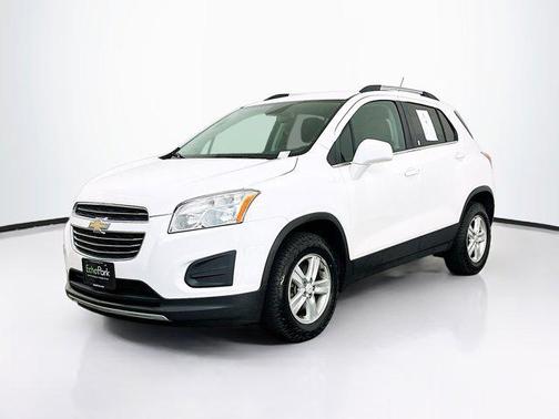Summit White 2016 Chevrolet Trax LT