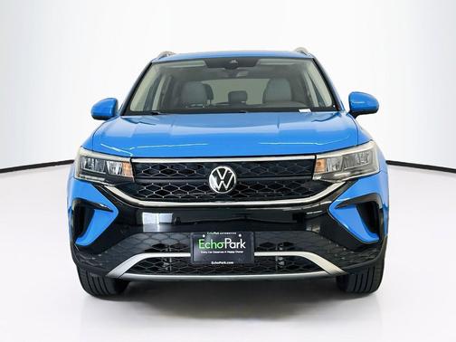Cornflower Blue 2024 Volkswagen Taos 1.5T SE