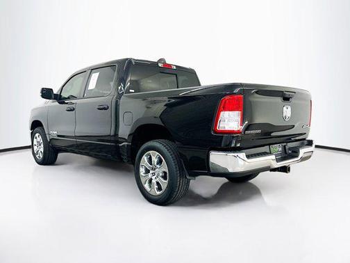 Diamond Black Crystal Pearlcoat 2024 RAM 1500 Big Horn/Lone Star