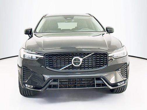 2023 Volvo XC60 B5 Plus Dark Theme