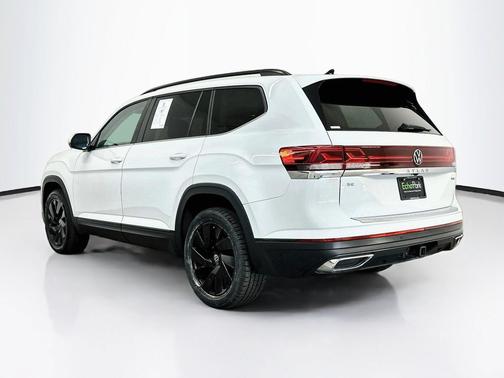 Pure White 2024 Volkswagen Atlas 2.0T SE w/Technology 4MOTION