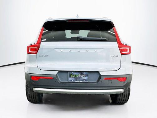 2025 Volvo XC40 B5 Core Bright Theme