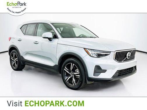 2025 Volvo XC40 B5 Core Bright Theme