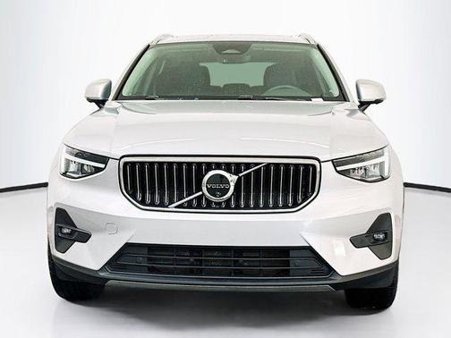 2025 Volvo XC40 B5 Plus Bright Theme