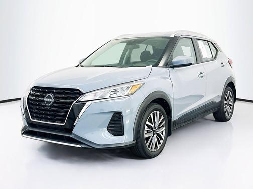 Boulder Gray Pearl 2024 Nissan Kicks SV