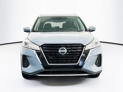 Boulder Gray Pearl 2024 Nissan Kicks SV
