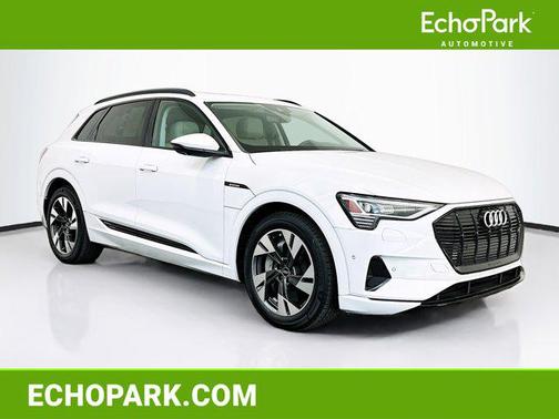 Glacier White Metallic 2021 Audi e-tron Premium