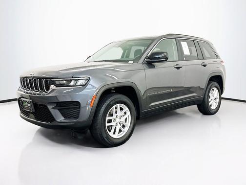 Baltic Gray Metallic Clearcoat 2023 Jeep Grand Cherokee Laredo