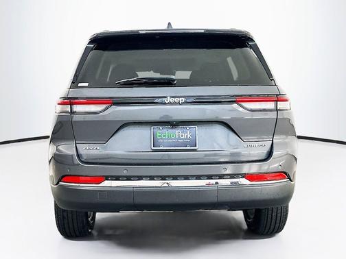 Baltic Gray Metallic Clearcoat 2023 Jeep Grand Cherokee Laredo
