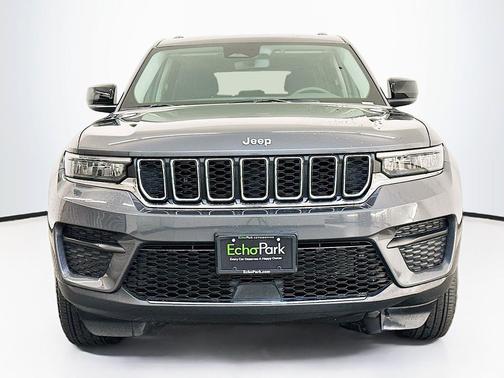 Baltic Gray Metallic Clearcoat 2023 Jeep Grand Cherokee Laredo