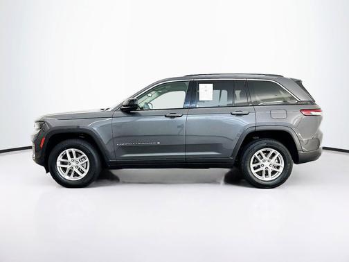 Baltic Gray Metallic Clearcoat 2023 Jeep Grand Cherokee Laredo