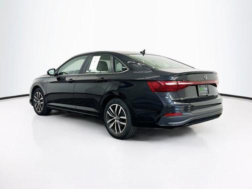 Deep Black Pearl 2025 Volkswagen Jetta 1.5T SE