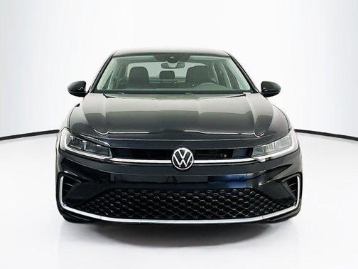 Deep Black Pearl 2025 Volkswagen Jetta 1.5T SE