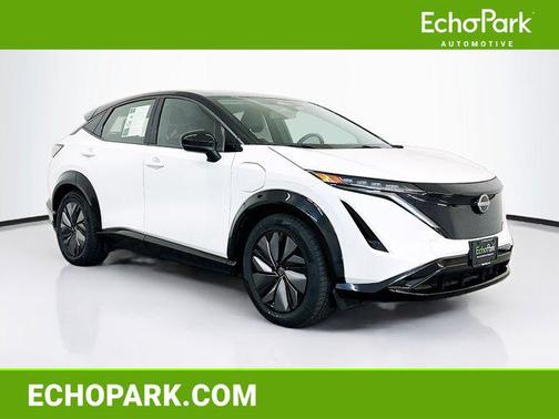 Everest White Pearl Tricoat/Black Diamond Pearl 2024 Nissan ARIYA ENGAGE+