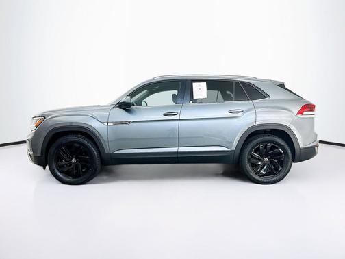 Platinum Gray Metallic 2022 Volkswagen Atlas Cross Sport 3.6L V6 SE w/Technology