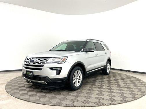 Photo 3 of 39 of 2019 Ford Explorer XLT