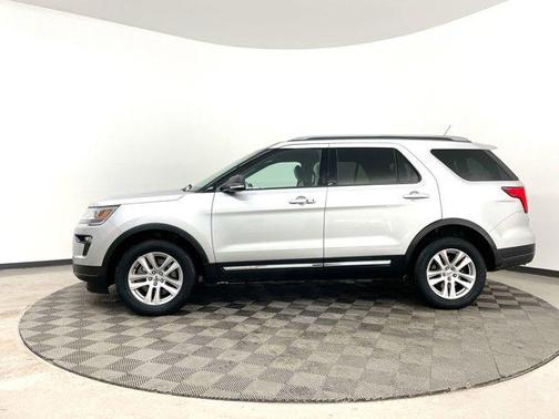 Photo 5 of 39 of 2019 Ford Explorer XLT
