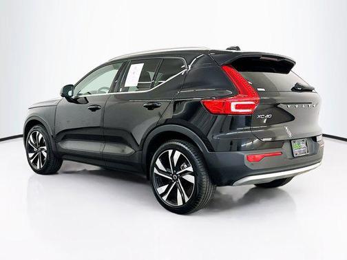 2025 Volvo XC40 B5 Plus Bright Theme