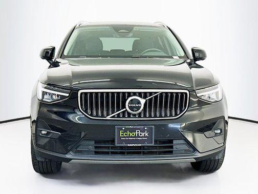 2025 Volvo XC40 B5 Plus Bright Theme