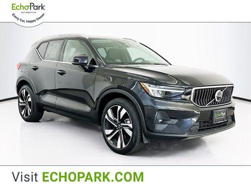 2025 Volvo XC40 B5 Plus Bright Theme