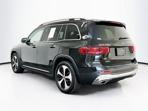 Night Black 2025 Mercedes-Benz GLB 250 4MATIC