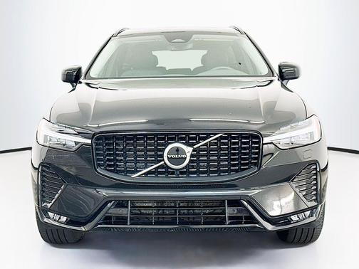 Onyx Black Metallic 2025 Volvo XC60 B5 Core