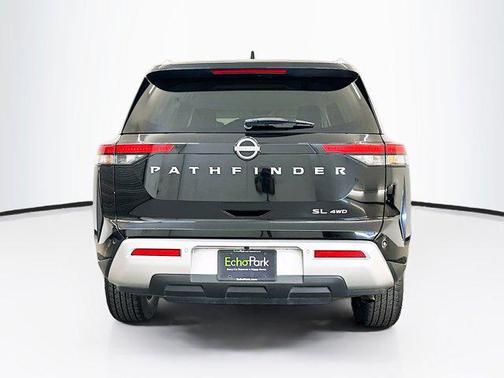 Super Black 2025 Nissan Pathfinder SL 4WD