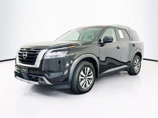 Super Black 2025 Nissan Pathfinder SL 4WD