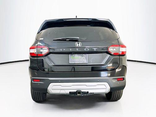 Crystal Black Pearl 2025 Honda Pilot TrailSport