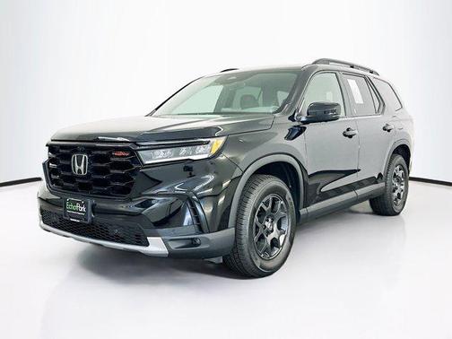 Crystal Black Pearl 2025 Honda Pilot TrailSport