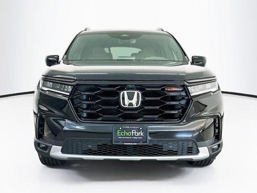 Crystal Black Pearl 2025 Honda Pilot TrailSport