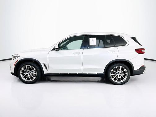 Mineral White Metallic 2022 BMW X5 xDrive40i