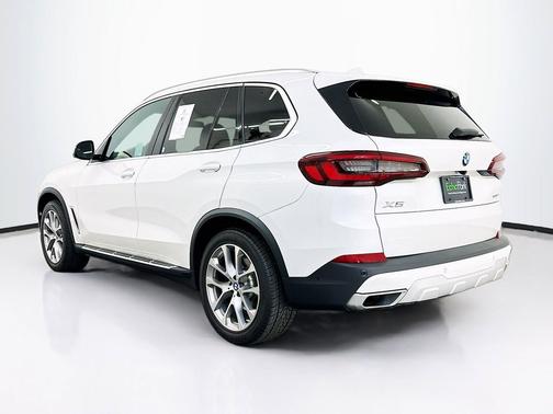 Mineral White Metallic 2022 BMW X5 xDrive40i