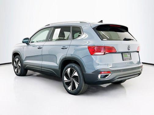 Platinum Gray Metallic 2023 Volkswagen Taos 1.5T SE
