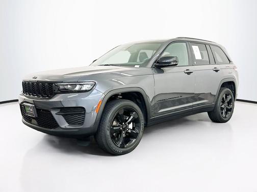 Baltic Gray Metallic Clearcoat 2023 Jeep Grand Cherokee Altitude