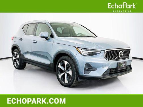 Thunder Grey Metallic 2023 Volvo XC40 B5 Plus Bright Theme
