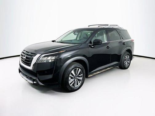 Super Black 2025 Nissan Pathfinder SL 4WD