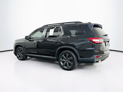 Crystal Black Pearl 2025 Honda Pilot Sport