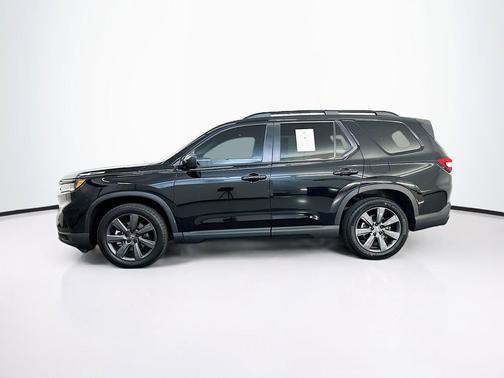 Crystal Black Pearl 2025 Honda Pilot Sport