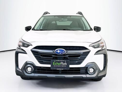 Crystal White Pearl 2025 Subaru Outback Premium
