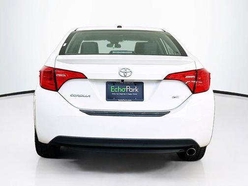 Super White 2018 Toyota Corolla SE