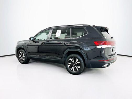 Deep Black Pearl 2024 Volkswagen Atlas 2.0T SE