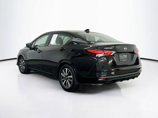 Super Black 2025 Nissan Versa 1.6 SV