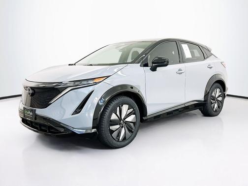 Boulder Gray Pearl/Black Diamond Pearl 2024 Nissan ARIYA ENGAGE+