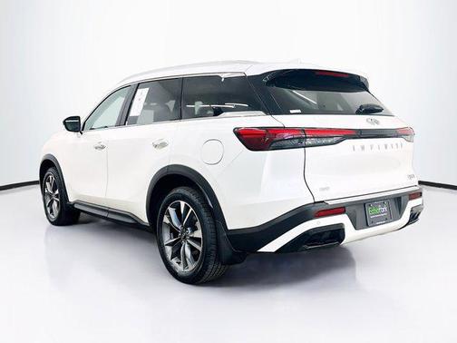 Majestic White 2023 INFINITI QX60 Luxe