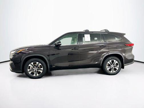 2022 Toyota Highlander Hybrid XLE